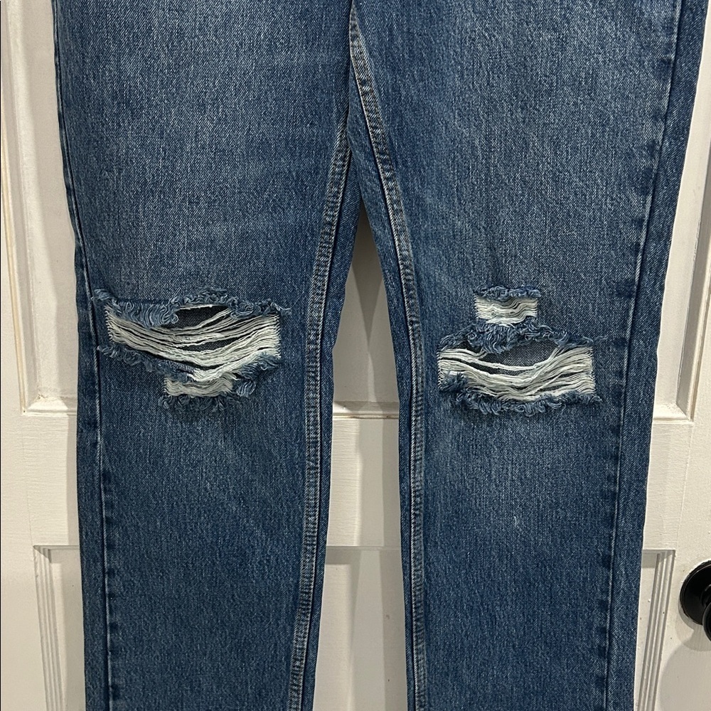 Good American Straight Leg Distressed Jeans in Dark Blue - Picture 4 of 7